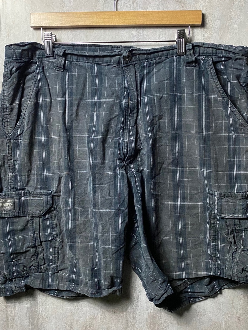 Vintage Y2K Wrangler Plaid Cargo Shorts Mens 40 Charcoal Gray Outdoor Skater